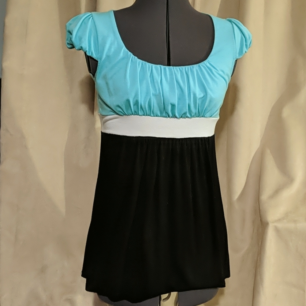 Capped sleeve 3 tone stretch blouse